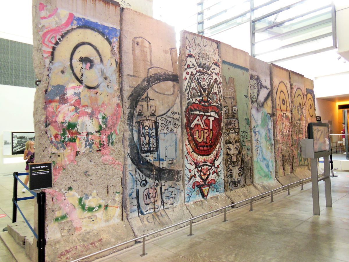 Newseum Berlin Wall